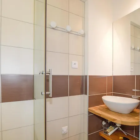 3 Bedroom Cozy In Ferienhaus Porticcio (Corsica)