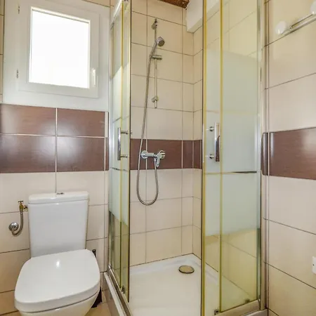 3 Bedroom Cozy In Feriehus Porticcio (Corsica)