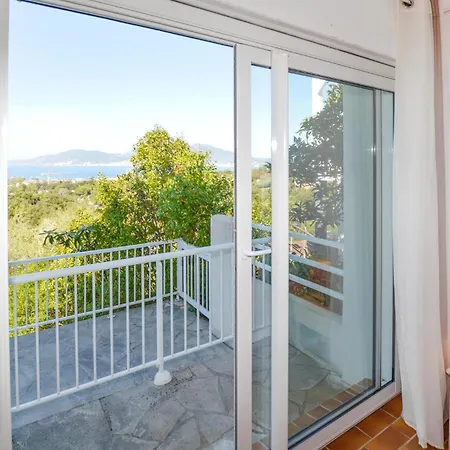 Holiday home 3 Bedroom Cozy In *