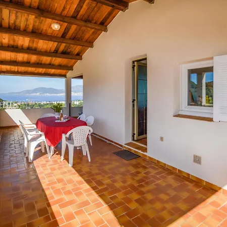 3 Bedroom Cozy In Prázdninový dům *